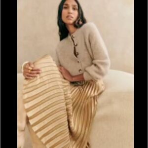Sézane Elegant Gold Pleated Skirt